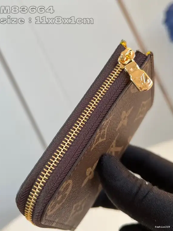 Compact Wallet-11*8.5*1.5CM Vuitton Noa Louis 0331